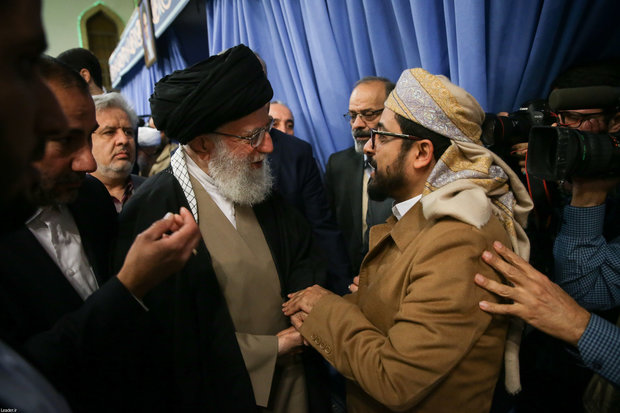 Participants of Islamic unity conference meet Ayatollah Khamenei