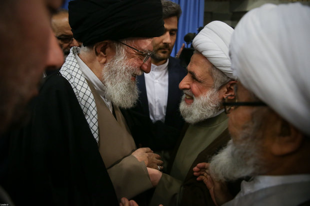 Participants of Islamic unity conference meet Ayatollah Khamenei
