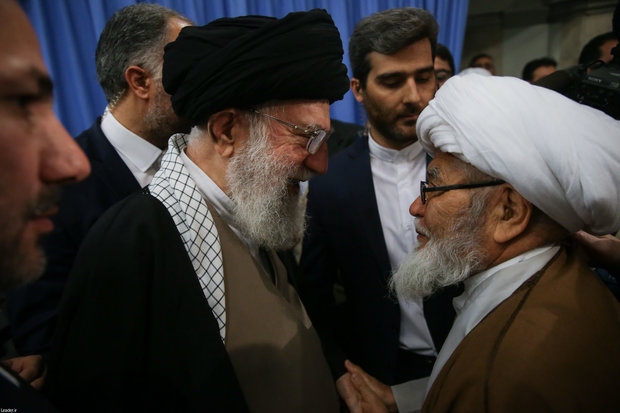 Participants of Islamic unity conference meet Ayatollah Khamenei