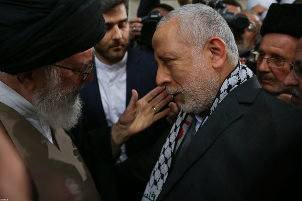 Participants of Islamic unity conference meet Ayatollah Khamenei