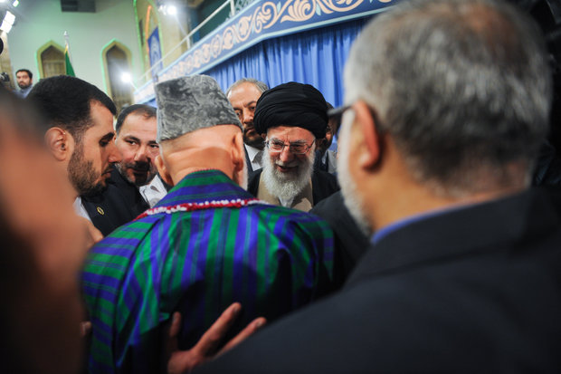Participants of Islamic unity conference meet Ayatollah Khamenei