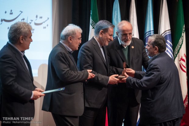Top researchers, centers honored at  Razi festival