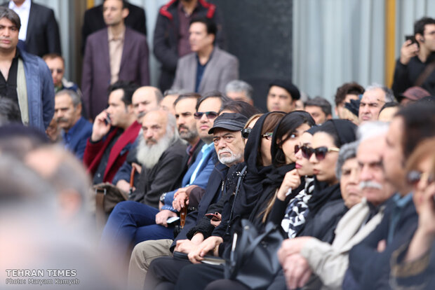 Fans bid farewell to actor Jamshid Mashayekhi at Vahdat Hall 