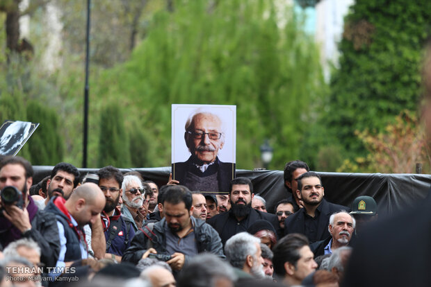 Fans bid farewell to actor Jamshid Mashayekhi at Vahdat Hall 