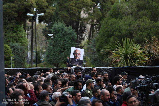 Fans bid farewell to actor Jamshid Mashayekhi at Vahdat Hall 