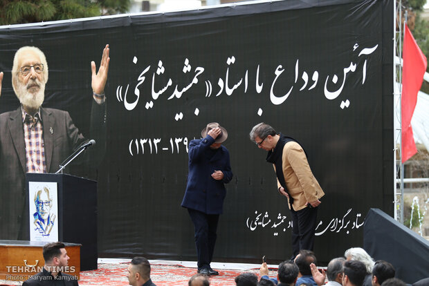 Fans bid farewell to actor Jamshid Mashayekhi at Vahdat Hall 