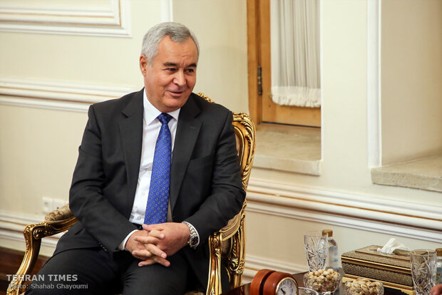 New Tajik envoy submits credentials to Zarif