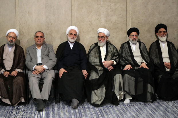 Judiciary personnel meet Ayatollah Khamenei