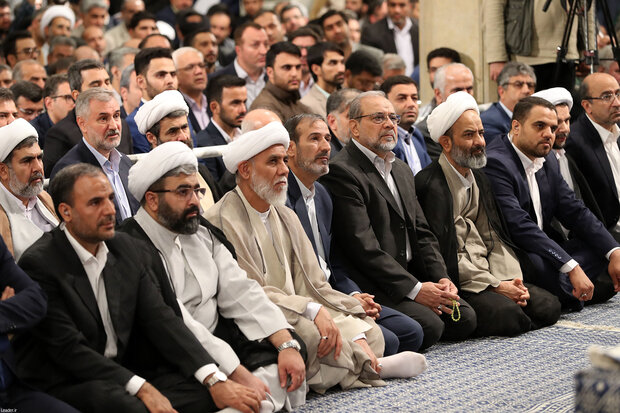 Judiciary personnel meet Ayatollah Khamenei