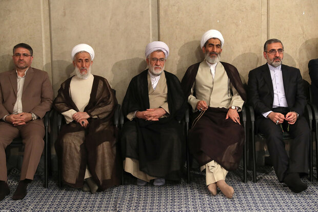 Judiciary personnel meet Ayatollah Khamenei