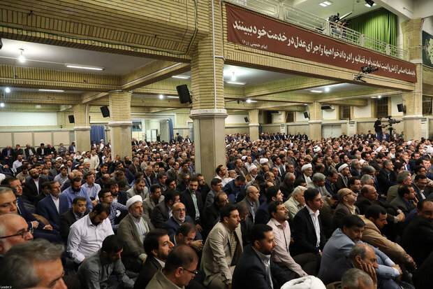 Judiciary personnel meet Ayatollah Khamenei