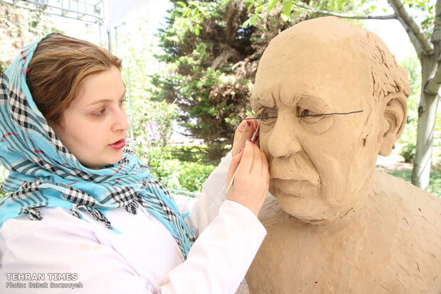 Busts of contemporary luminaries symposium is underway in Tehran