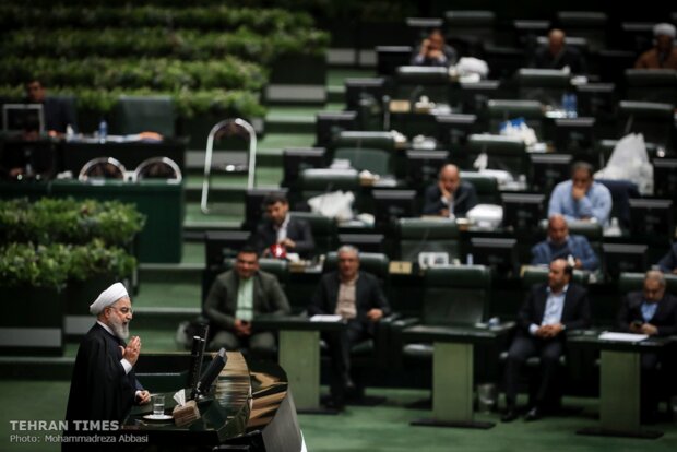 Rouhani submits budget bill to parliament