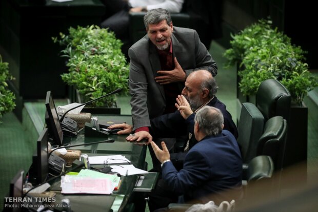 Rouhani submits budget bill to parliament