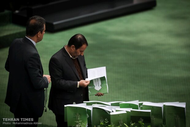 Rouhani submits budget bill to parliament