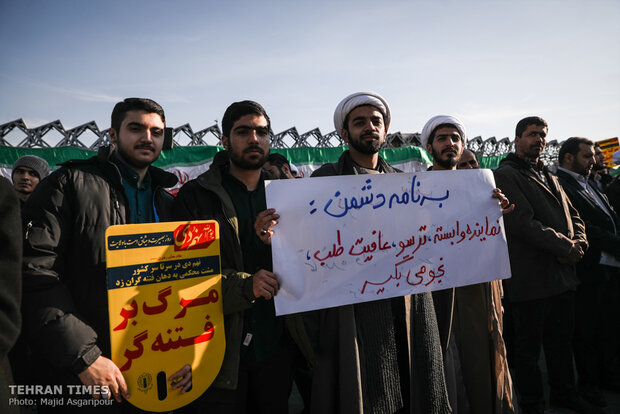 Dey 9 epic marked in Tehran’s Imam Hussein Square