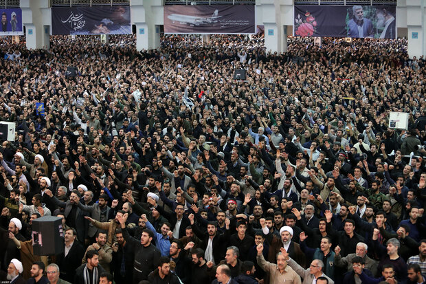 Leader of the Islamic Revolution leads Friday prayers