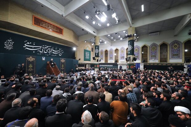Leader attends martyrdom anniversary of Hazrat Fatemeh (PBUH)