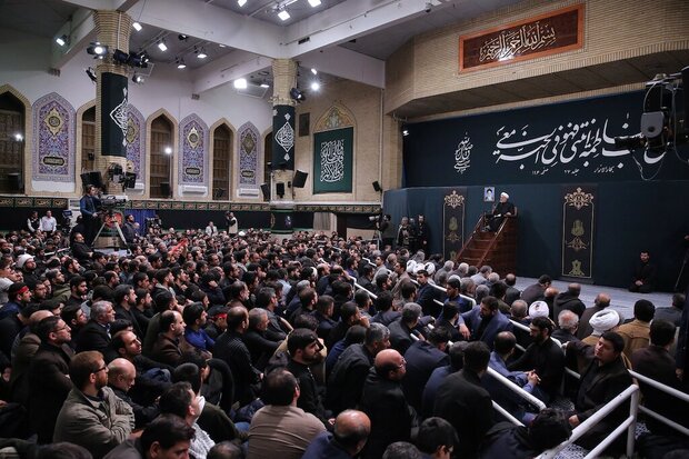 Leader attends martyrdom anniversary of Hazrat Fatemeh (PBUH)