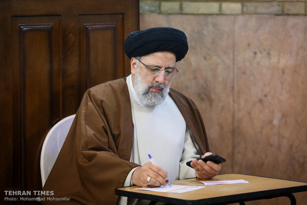 Top Iranian officials cast votes in early hours of election day