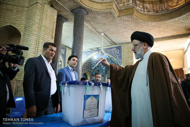 Top Iranian officials cast votes in early hours of election day