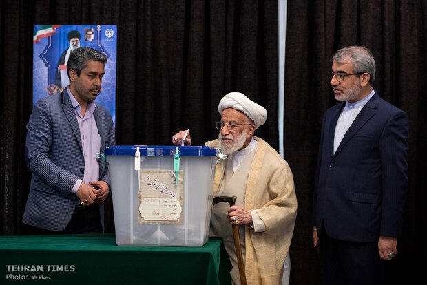 Top Iranian officials cast votes in early hours of election day