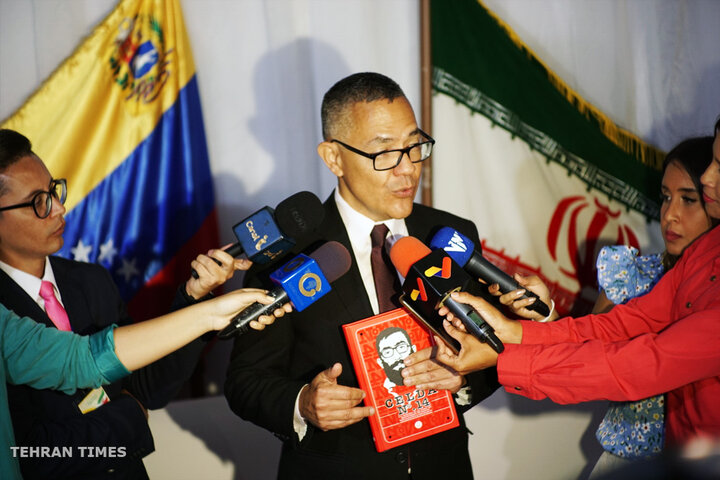Spanish version of Leader's book unveiled in Caracas