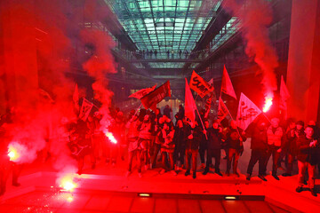 Protesters storm BlackRock’s Paris office, firing smoke bombs