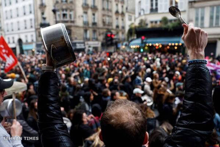 Spoons and cooking pots revolution against Macron