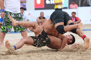 beach wrestling