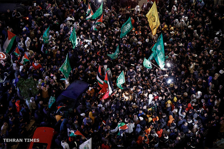 Palestinians gather in Ramallah streets to welcome freed prisoners