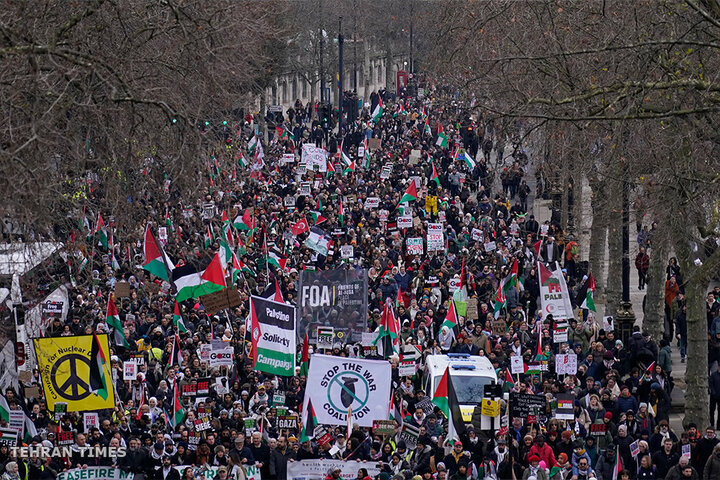 Protesters hold up banners, flags and placards during a demonstration in support of Palestinian people in Gaza, in London. [Alberto Pezzali/AP Photo]
