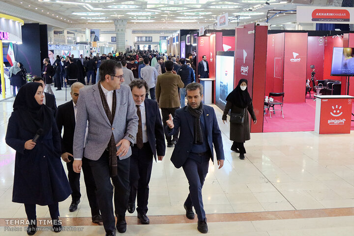 Turkish ambassador visits Tehran Times pavilion