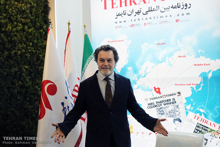 Turkish ambassador visits Tehran Times pavilion