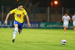 دیدار تیم‌های فوتبال صنعت نفت آبادان و مس رفسنجان