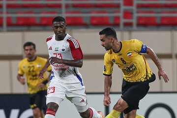 تیم فوتبال سپاهان و شارجه امارات