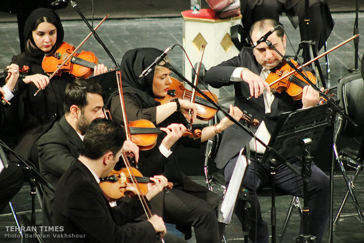 Nostalgic Iranian songs revived by Chakavak Orchestra at Fajr Music Festival