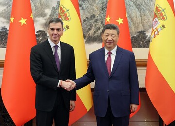 Chinese President Xi Jinping meets with Spanish Prime Minister Pedro Sanchez in Beijing on April 11, 2025. [Photo by Wang Zhuangfei/chinadaily.com.cn]