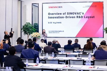 Ying Zhang, the Deputy General Manager of Sinovac Life Science Co., Ltd., spoke to foreign journalists on April 25, 2025.