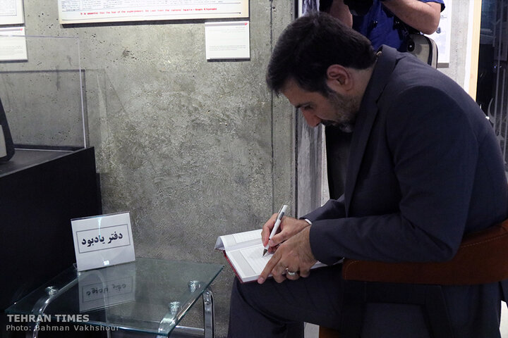 Guardian Council member tours Tehran Times anniversary exhibition