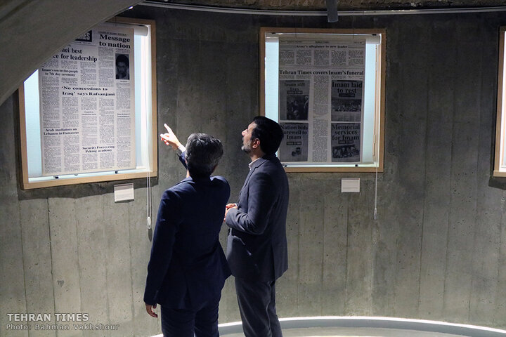 Guardian Council member tours Tehran Times anniversary exhibition