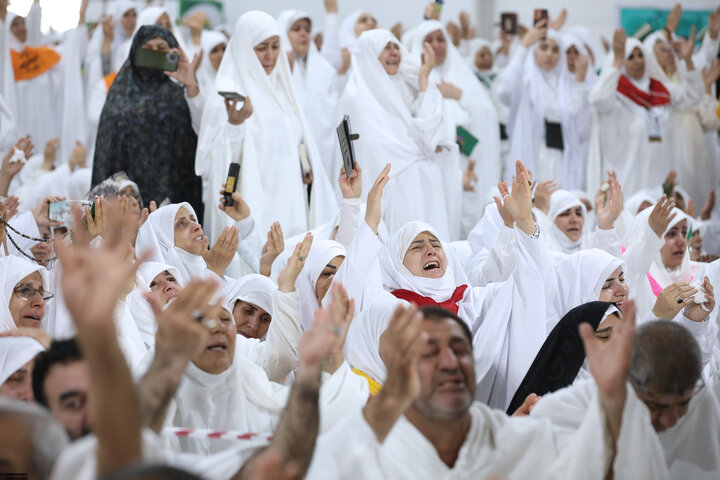 Hajj pilgrims join annual ‘Disavowal of Pagans’ ceremony at Arafat
