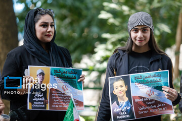 Iranians rally