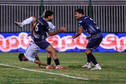 دیدار فوتبال تیم‌های استقلال و چادرملو