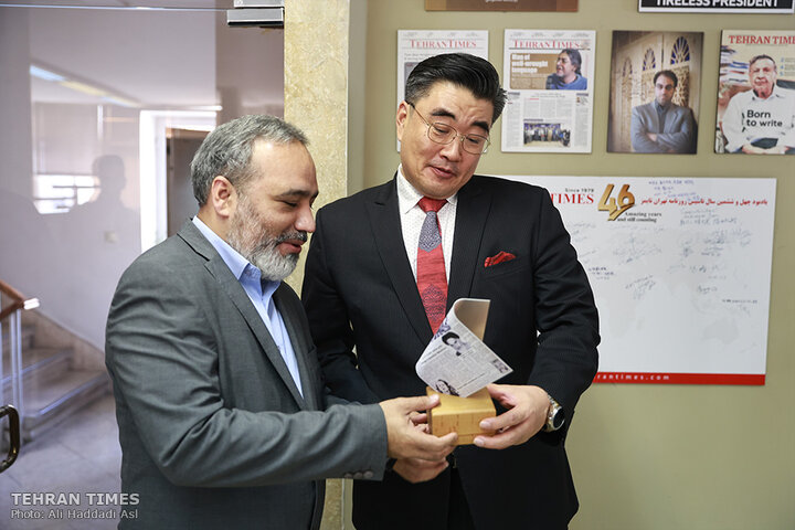 South Korean ambassador visits Tehran Times to strengthen bilateral ties