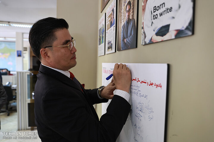 South Korean ambassador visits Tehran Times to strengthen bilateral ties