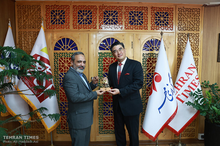 South Korean ambassador visits Tehran Times to strengthen bilateral ties