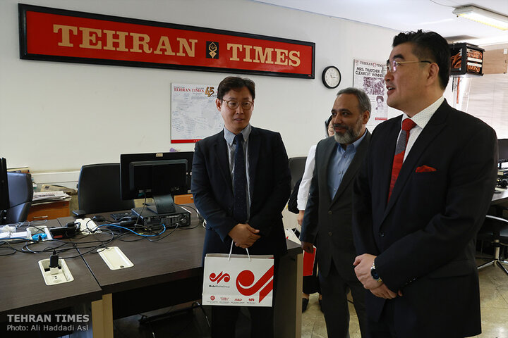 South Korean ambassador visits Tehran Times to strengthen bilateral ties