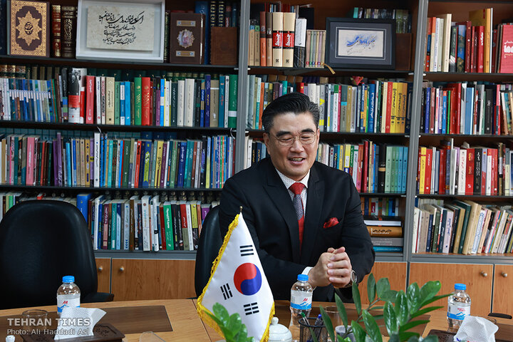South Korean ambassador visits Tehran Times to strengthen bilateral ties