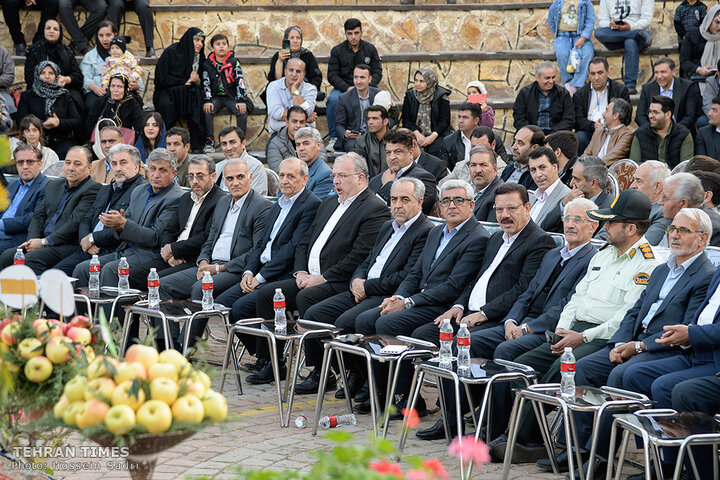 ‘Apple festival’ showcases Maragheh's flourishing tourism, economy